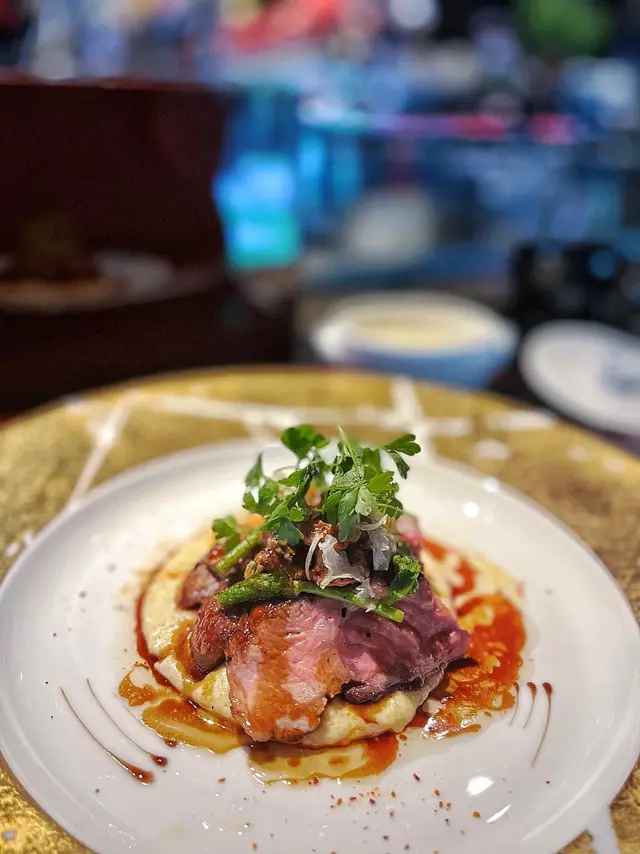 西班牙黑毛豬，咬落去好嫩滑，而且肉汁夠多，食落去豬肉味道突出，油脂唔會話太重。