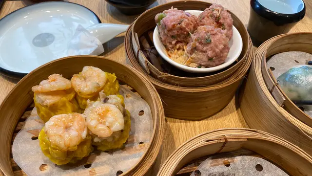 圖中係兩籠燒賣