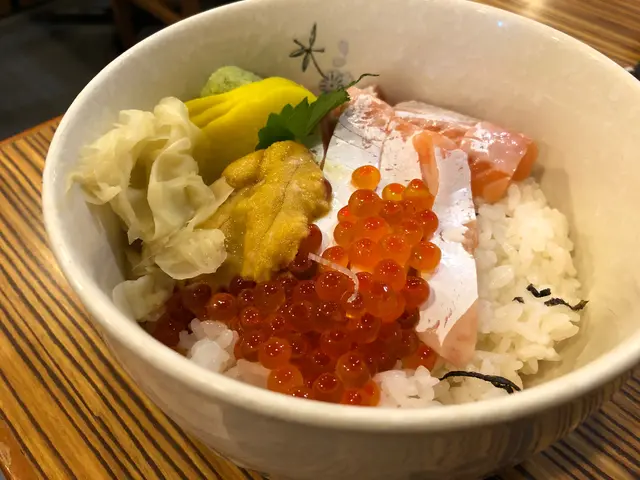 三色丼
