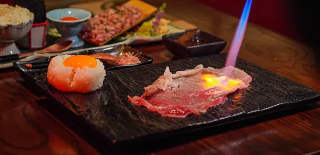 燒日本A4和牛西冷蛋黃飯