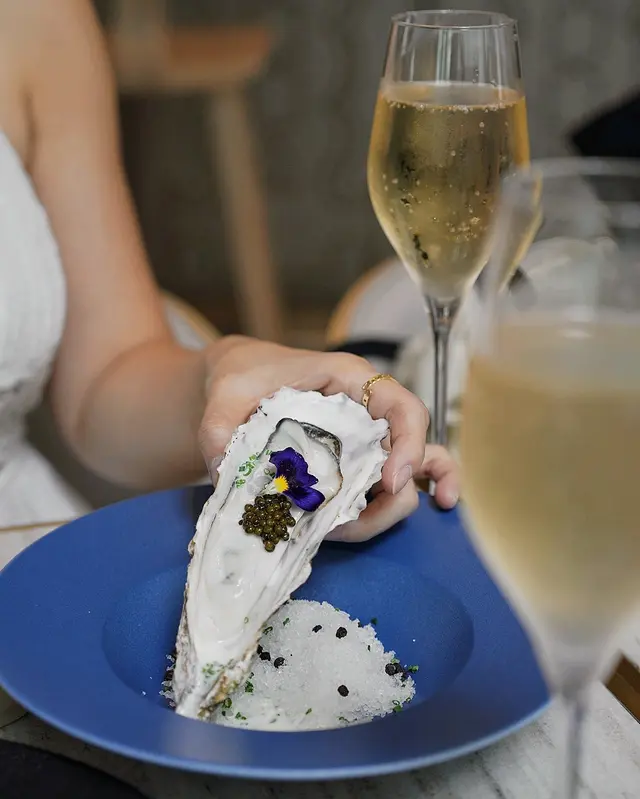 Oyster champagne caviar