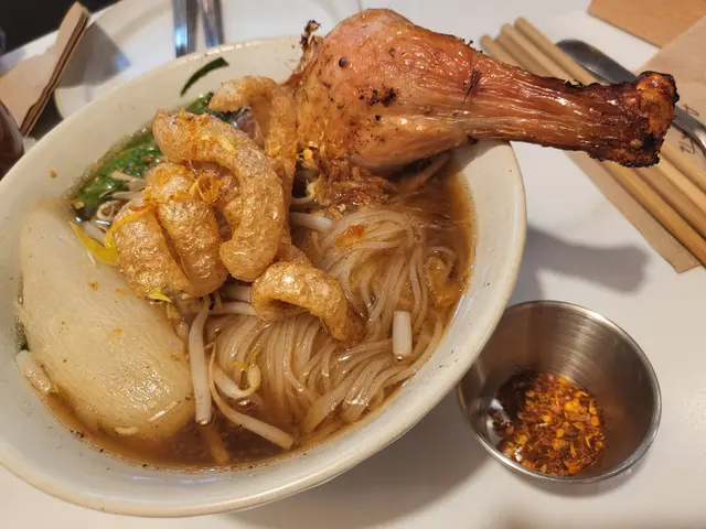 泰式炭烤雞髀船麵