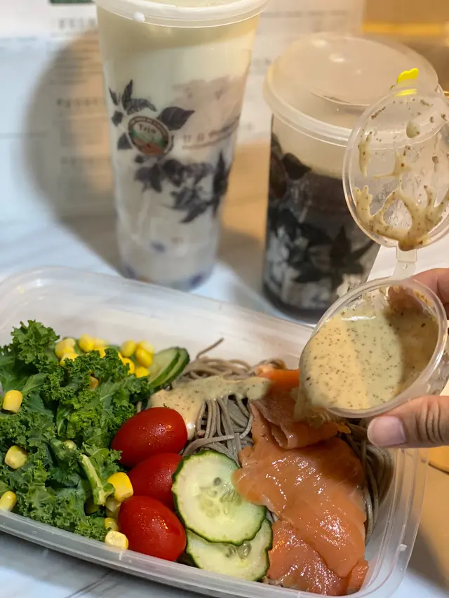 煙三文魚蕎麥麵