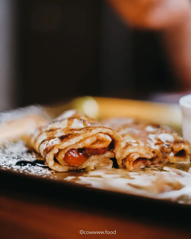法式草莓甜薄餅配雪糕球
