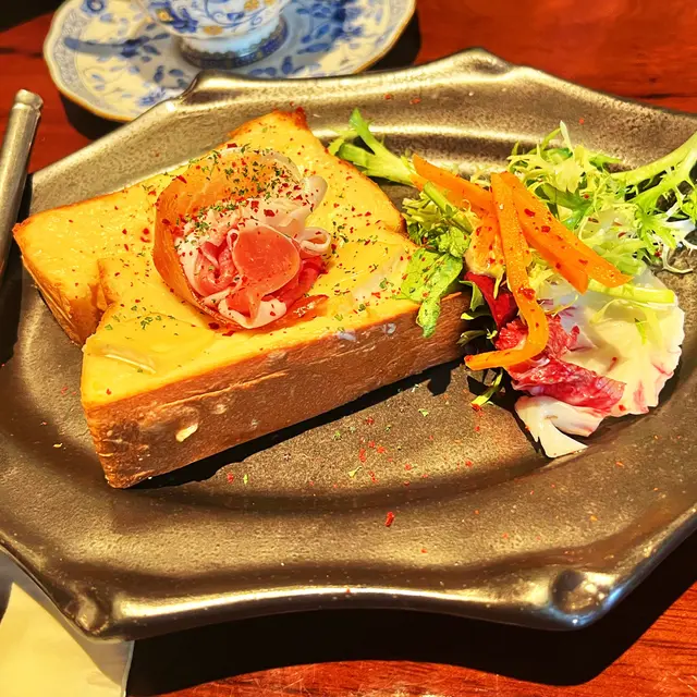 岩燒芝士多士 & 熱紫薯牛乳