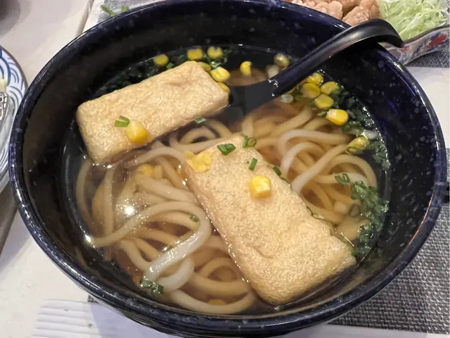 烏冬爽滑,湯底鮮甜