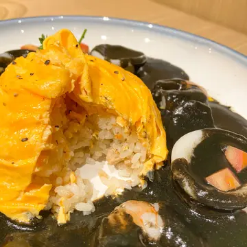 海鮮黑咖喱蛋包飯