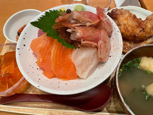 特上盛大蝦海鮮丼定食