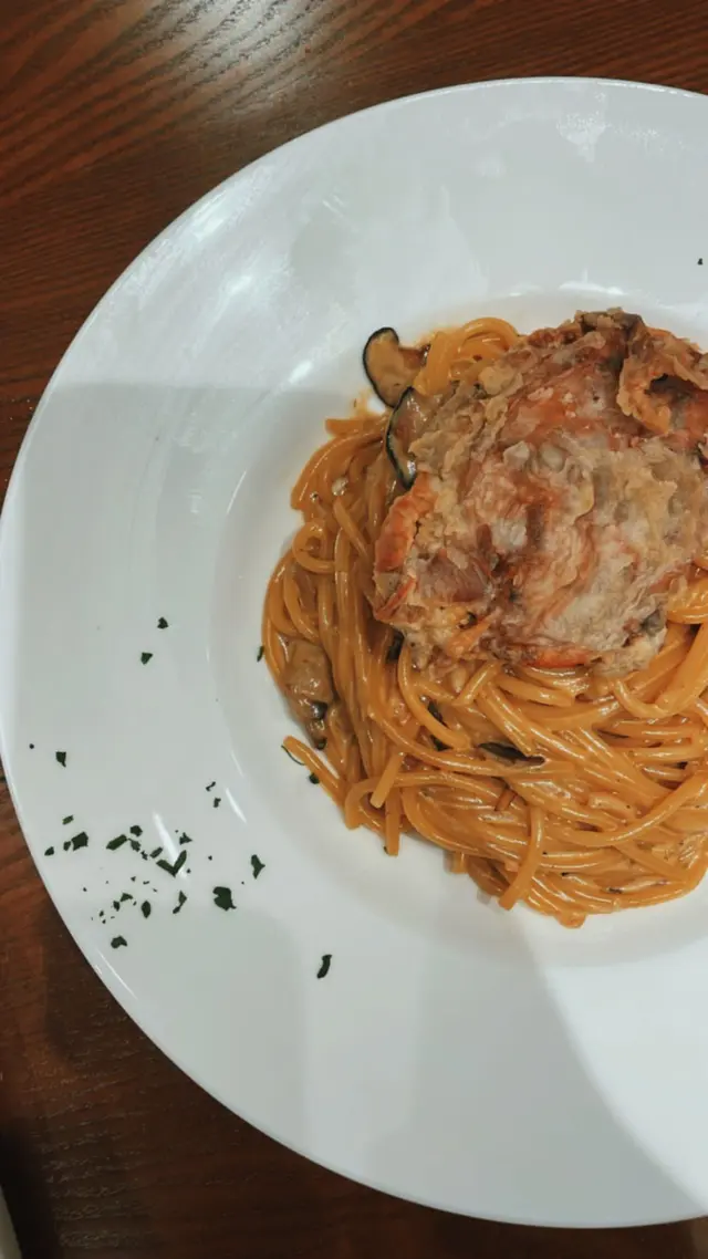 脆炸軟殼蟹配蟹膏汁意粉