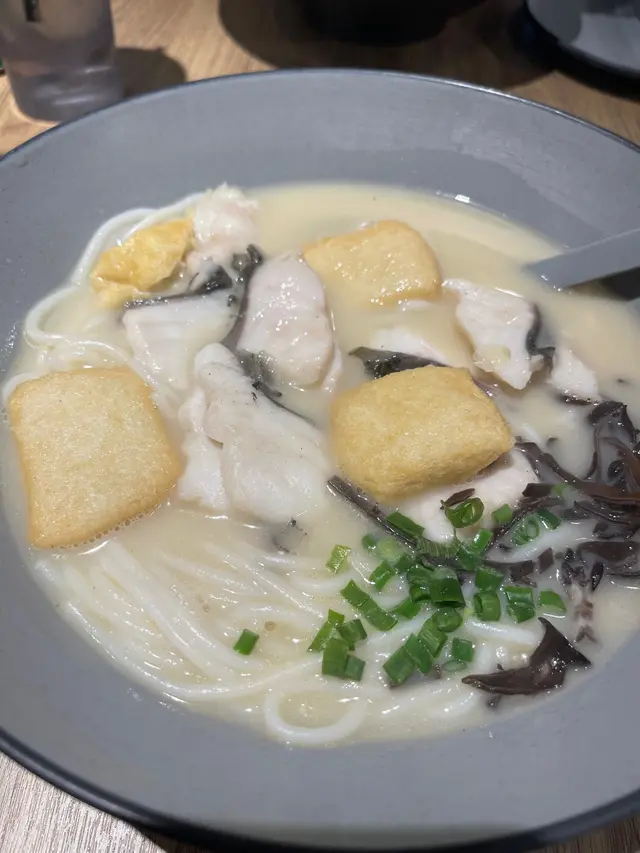 魚湯米線自由配