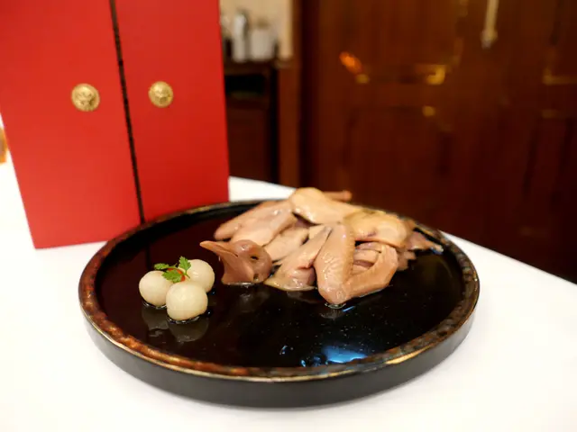 花雕桂圓慢煮乳鴿