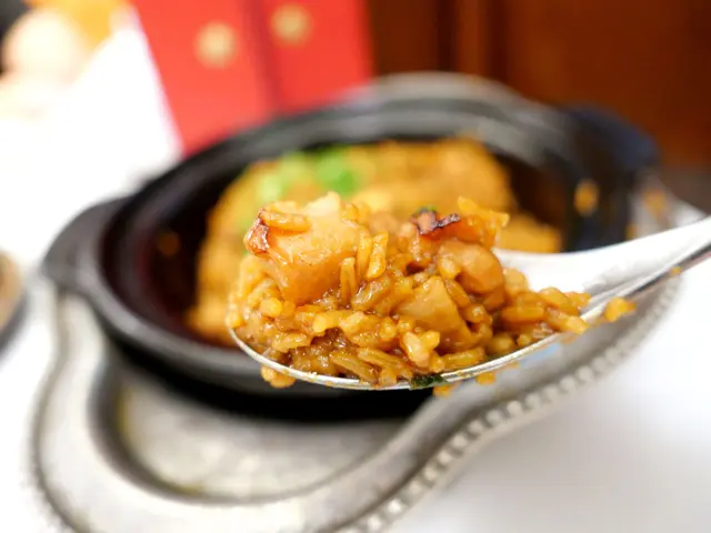 鮑魚海味雞粒窩燒飯