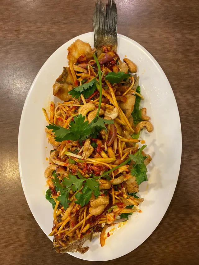 泰式芒果絲脆炸鱸魚