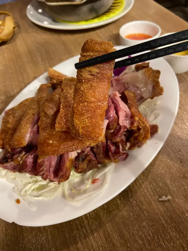 原隻脆皮炸豬手