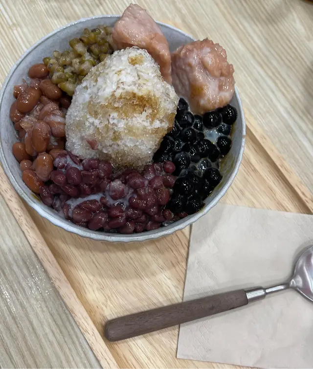 黑糖古早綜合刨冰