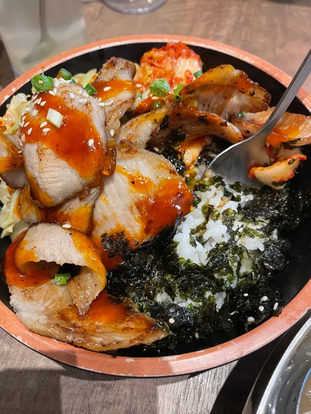 泡菜燒豬頸肉拌飯(辣)