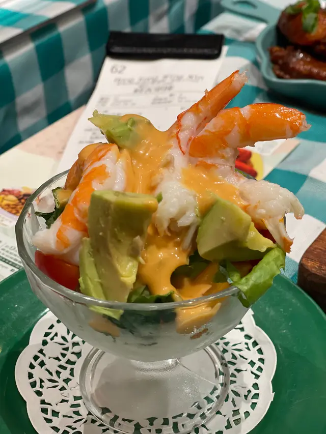 牛油果薯仔蝦沙律