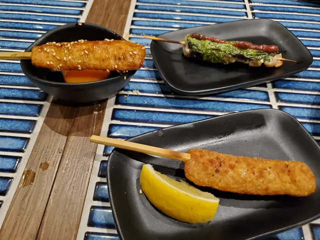 紫蘇梅醬幸福鳥雞脾肉燒 / 幸福鳥免治軟骨雞肉