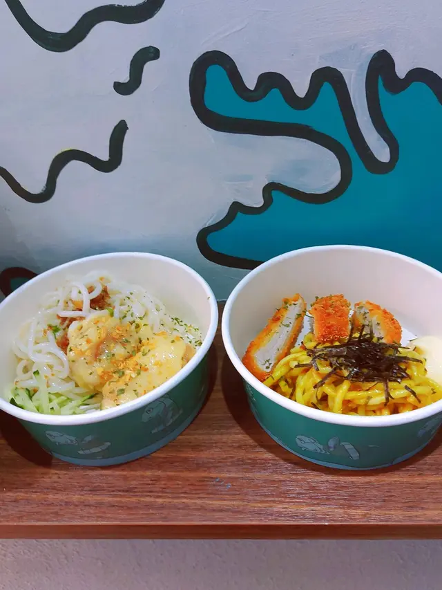 又香又臭蒜油雞球魚麵撈,過癮咖哩汁吉列豬扒魚麵