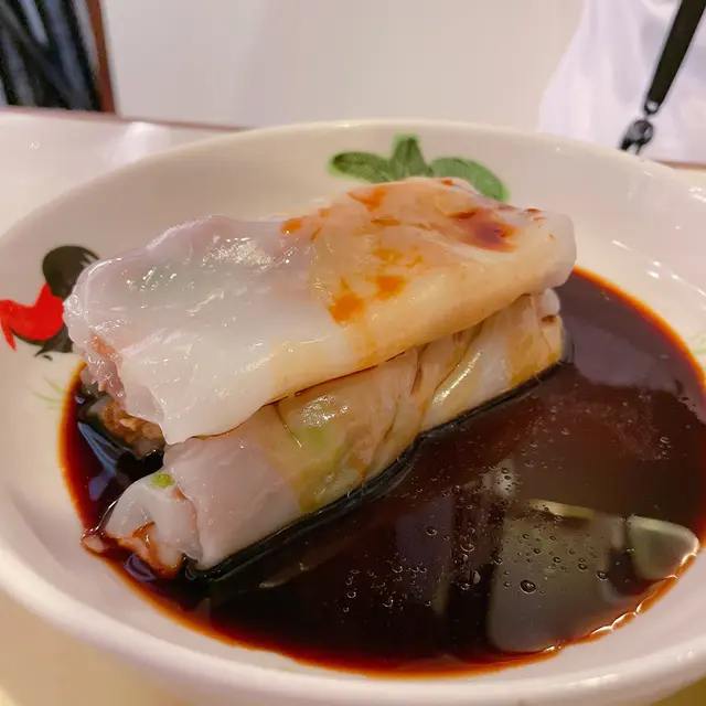 皮薄，碎叉燒，豉油汁有待改善