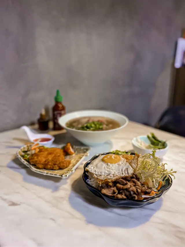 燒安格斯牛肉拌金邊粉+太陽蛋