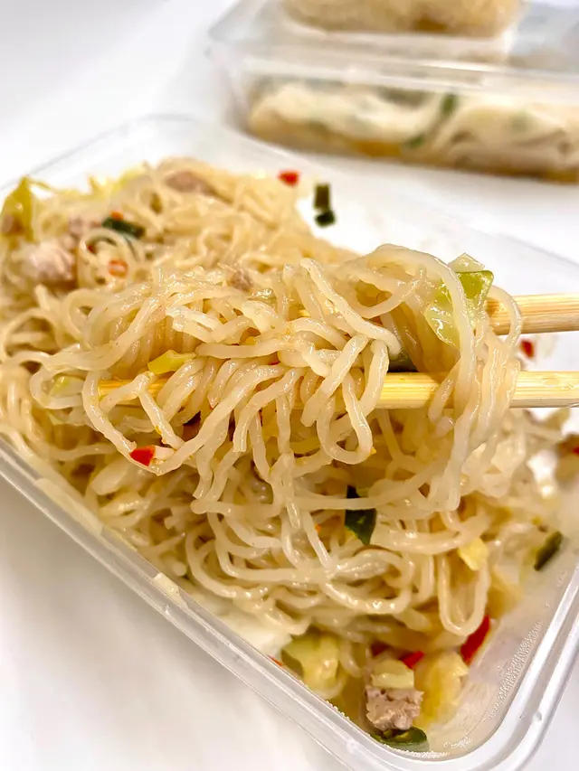 酸辣蒸米粉(豬肉+炸魚片)