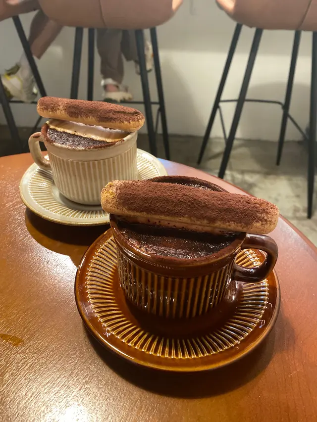 等咗兩個鐘先嚟