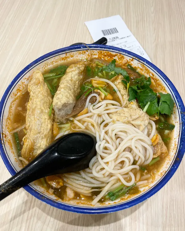 豬大腸竹笙魚肉春卷雲南米線3小辣