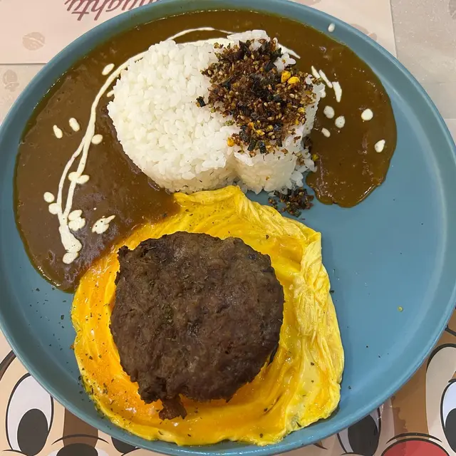 個人最喜歡不是全熟的炒蛋和香濃的咖喱