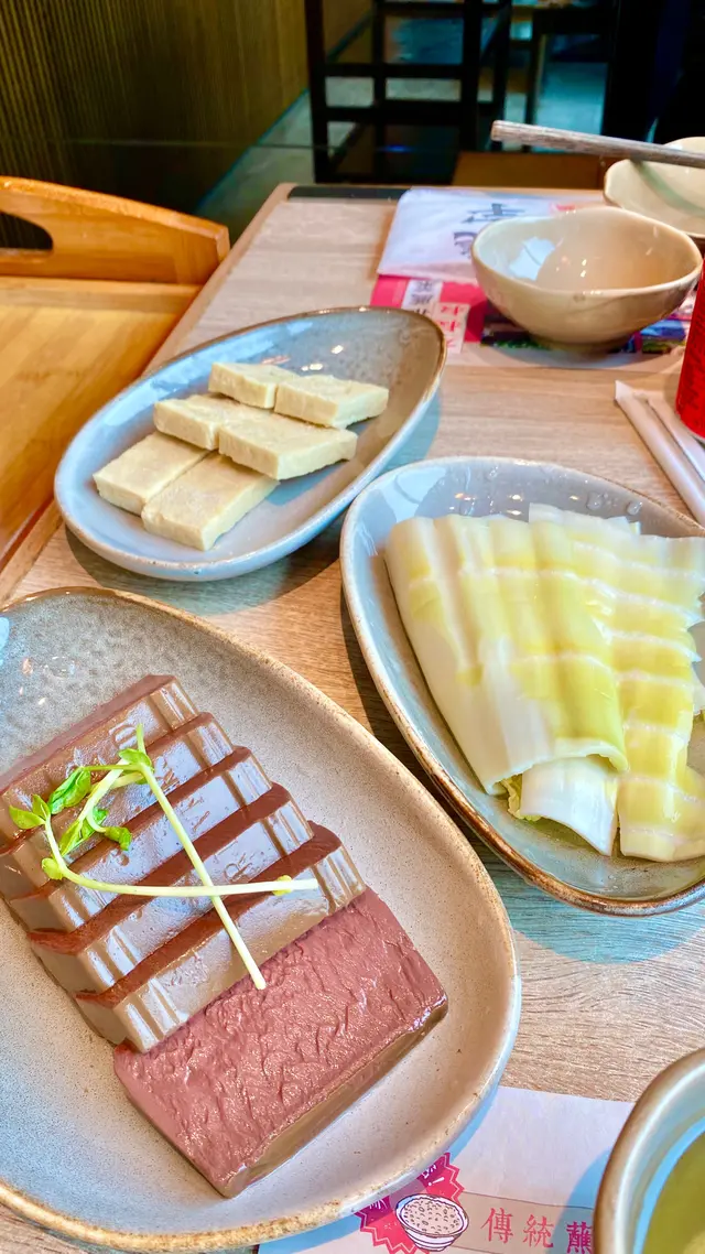 鴨血、包漿豆腐、大刀筍片