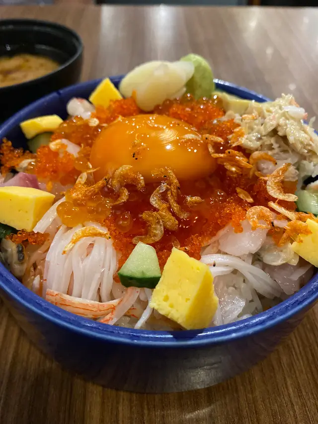 花錦魚生丼