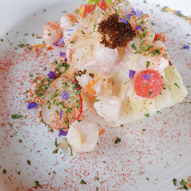 珍珠帶子柚子沙律配明太子蛋黃醬