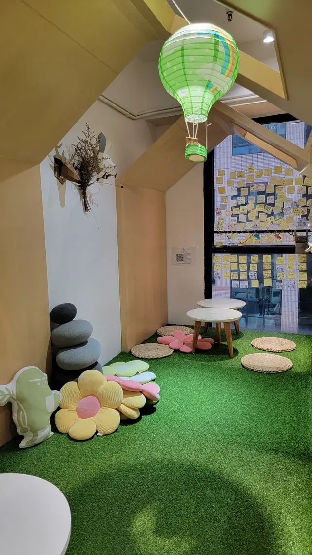 另一小角既榻榻米，不過我無揀黎座，因為我唔想座到腳痺XD