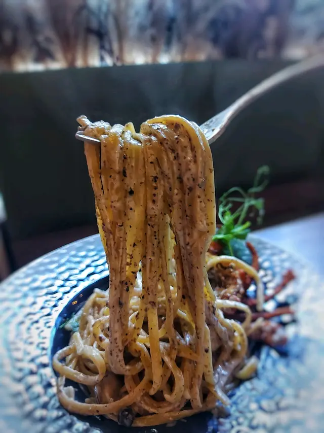 酥炸軟殼蟹黑松露忌廉汁扁意粉