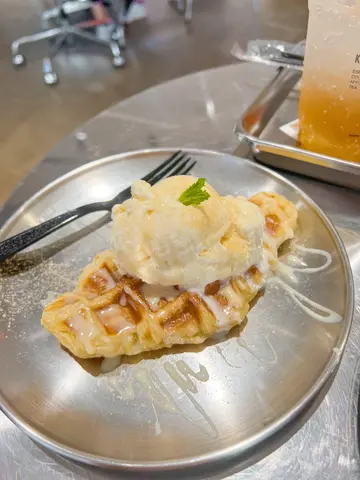 vanilla ice cream croffle