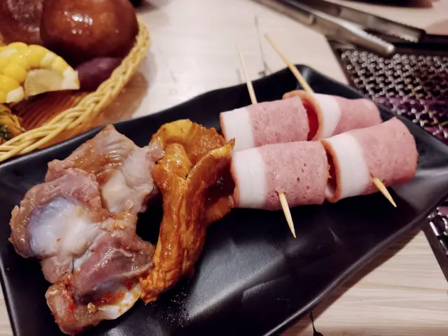 雞腎、地獄豚頸肉、煙肉車厘茄卷