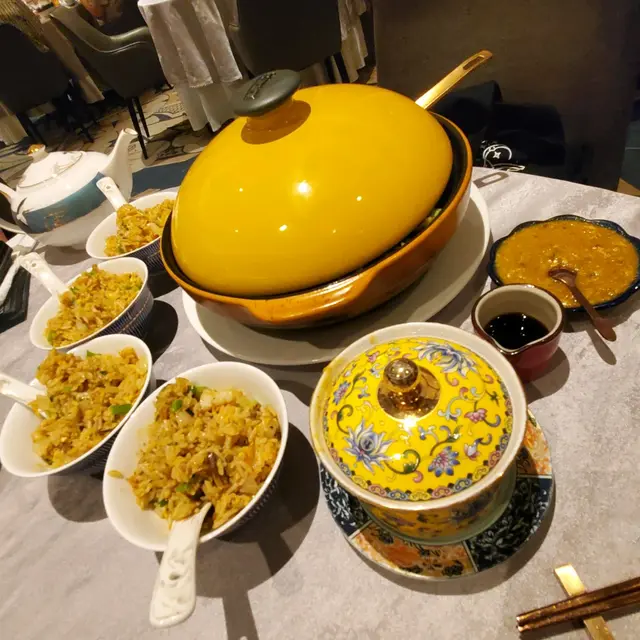 砂鍋生拆蟹粉炒飯