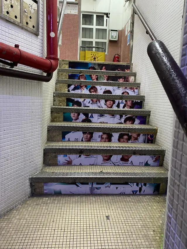 樓梯都會見到Mirror