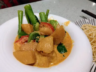 咖喱雜菜煎蛋配意麵