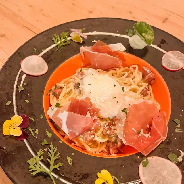 秘製伊比利亞火腿卡邦尼意粉