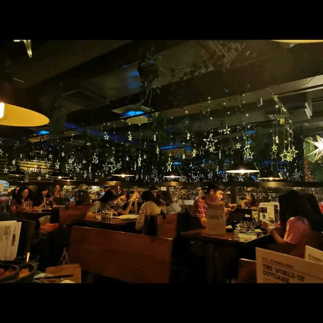 食飯環境唔錯，好有氣氛