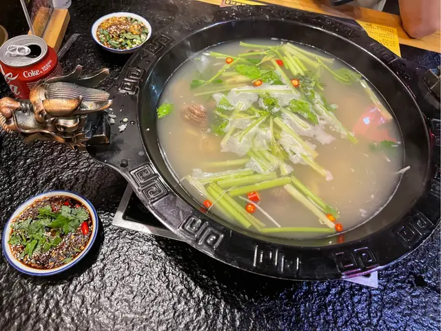 櫻唇半開-特色卜卜蜆鍋