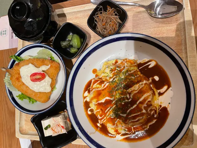 蛋包飯帶池魚定食