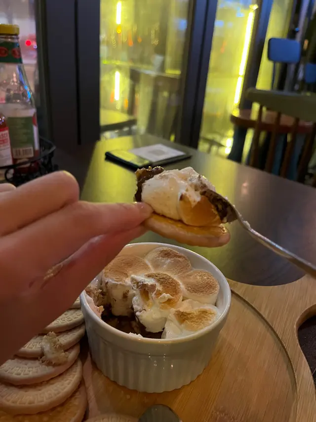 脆焗棉花糖榛子朱古力夾心批