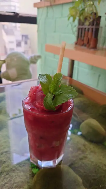 士多啤梨雜莓乳酸沙冰