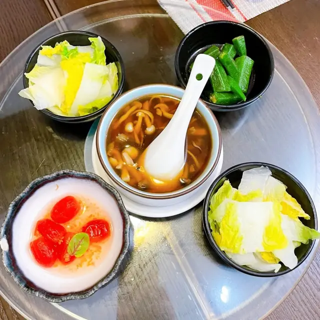 煎菜:撈汁秋葵+桂花糖車厘茄+白灼田園蔬菜 +松茸素羹