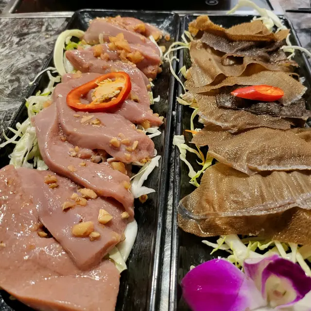 厚切黃沙豬潤+黑毛肚