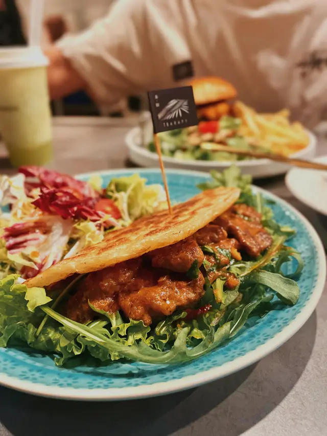 安格斯沙爹牛肉火箭菜烤手抓薄餅