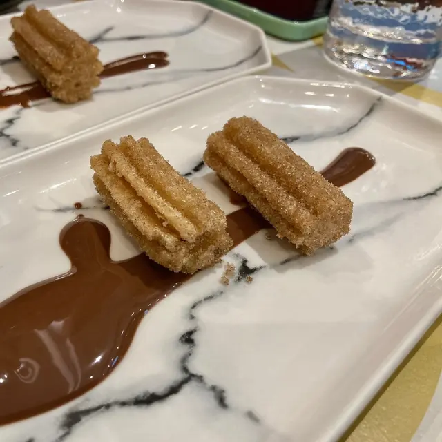西班牙炸油條配朱古力醬