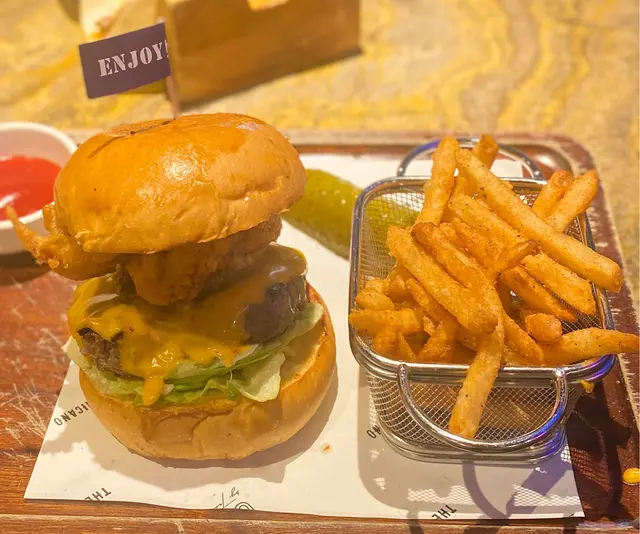 軟殼蟹牛油果醬牛肉漢堡